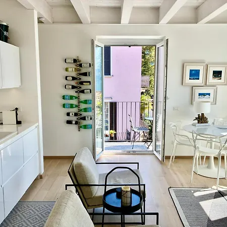 アパート The Wee House On The *